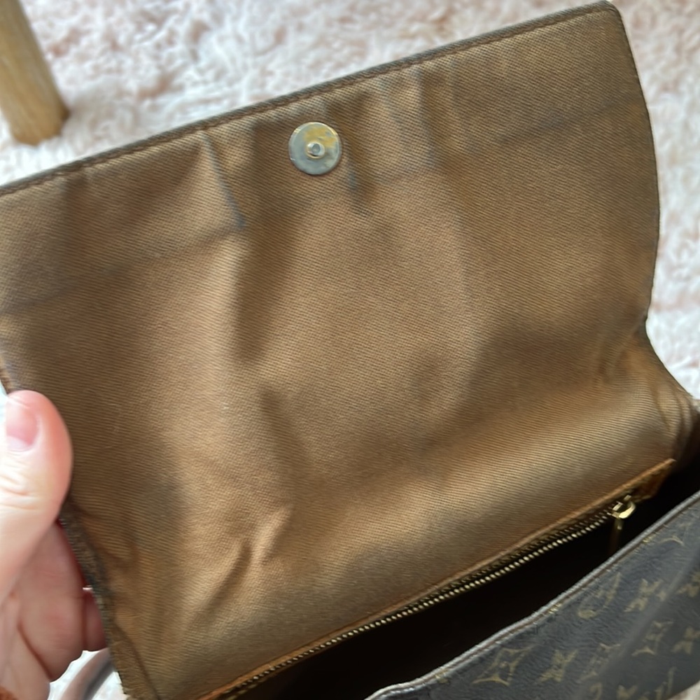 Louis Vuitton Bag - Picture 11 of 17